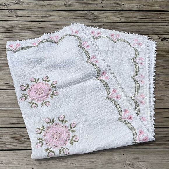 Vintage 1950s Floral Quilted Pom Pom Trim Pink Trim Decorative Throw Blanket - Picture 2 of 7